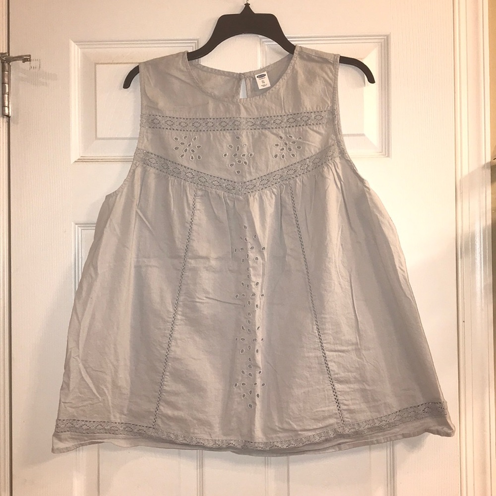Adorable old navy sleeveless top